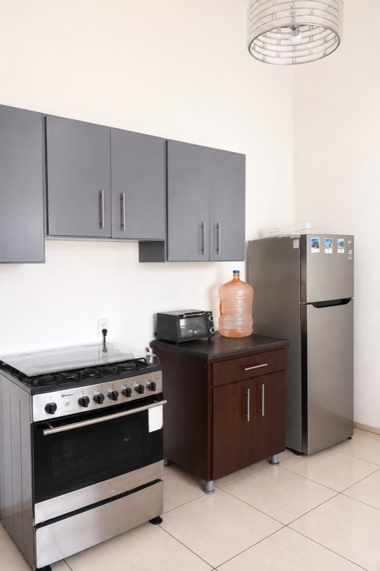 Cocina: estufa y refrigerador